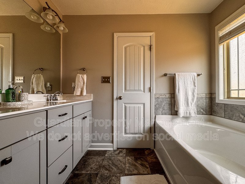 Stunning 4 Bed 2.5 Bath Raeford Home on Cul-de-sac property image