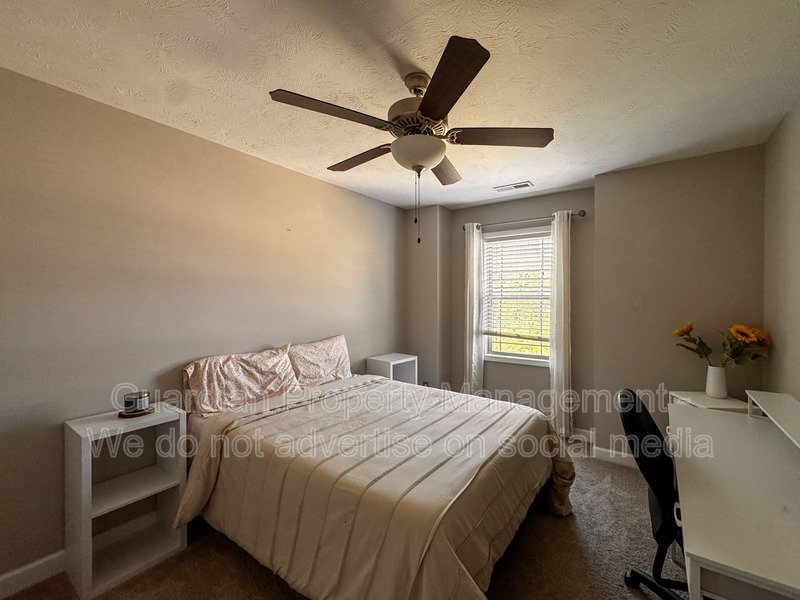 Stunning 4 Bed 2.5 Bath Raeford Home on Cul-de-sac property image