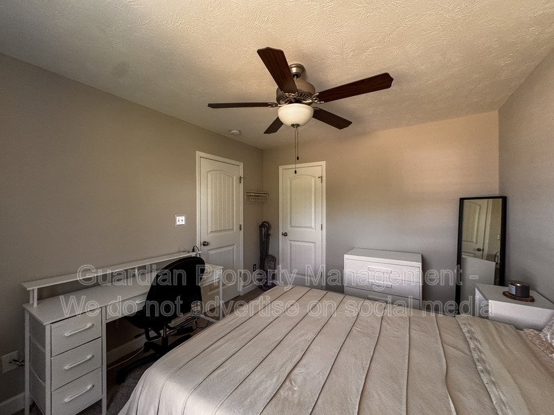 Stunning 4 Bed 2.5 Bath Raeford Home on Cul-de-sac property image