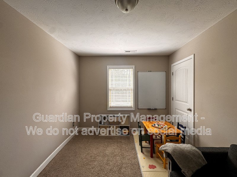 Stunning 4 Bed 2.5 Bath Raeford Home on Cul-de-sac property image