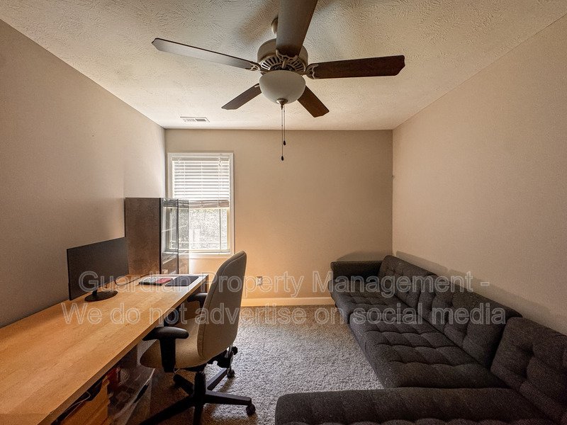 Stunning 4 Bed 2.5 Bath Raeford Home on Cul-de-sac property image