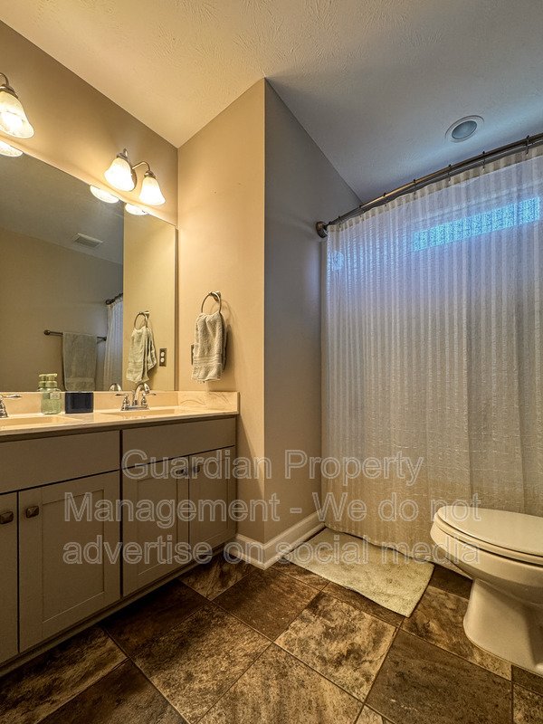 Stunning 4 Bed 2.5 Bath Raeford Home on Cul-de-sac property image