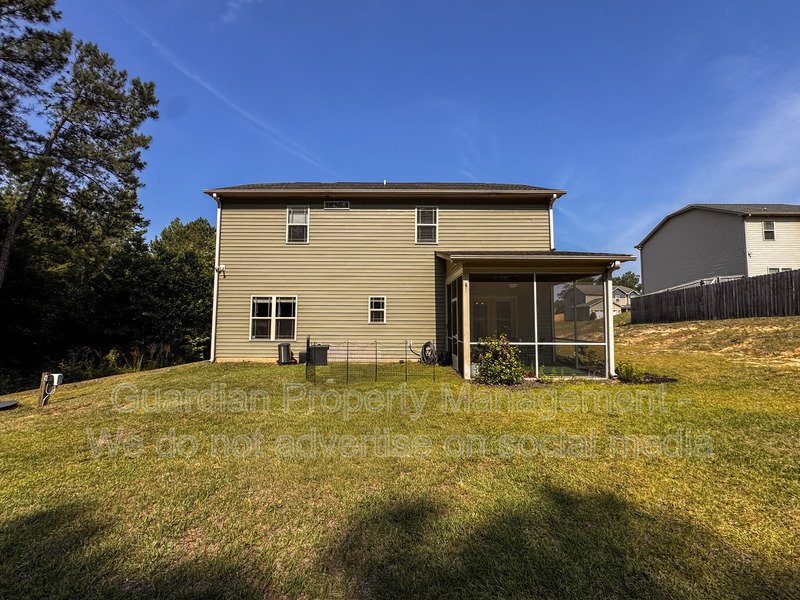 Stunning 4 Bed 2.5 Bath Raeford Home on Cul-de-sac property image