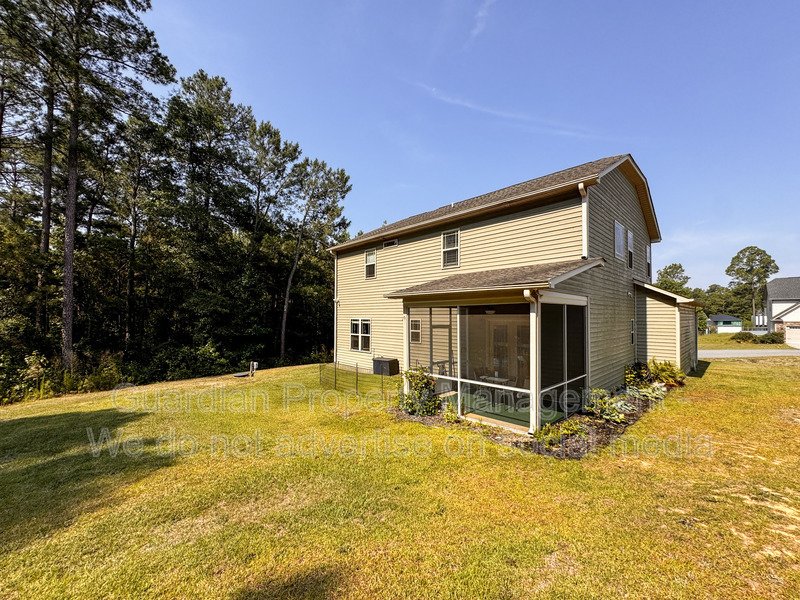 Stunning 4 Bed 2.5 Bath Raeford Home on Cul-de-sac property image