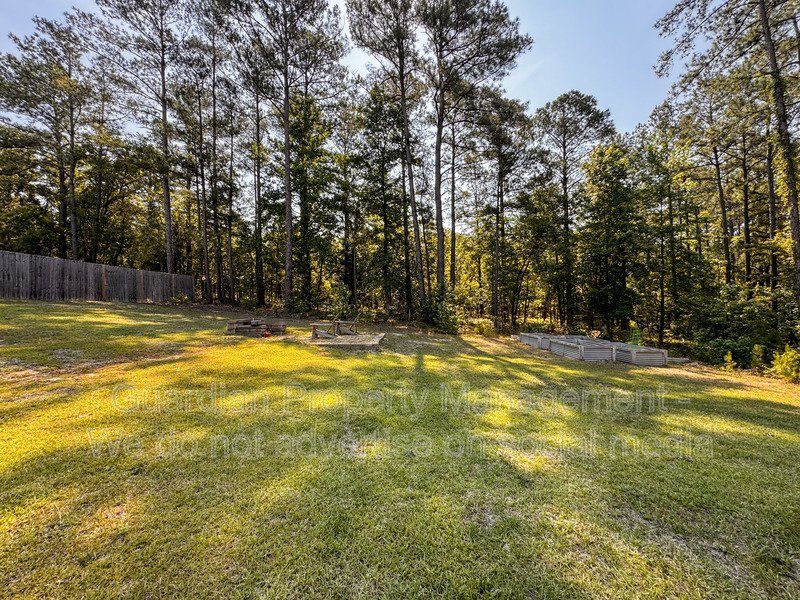 Stunning 4 Bed 2.5 Bath Raeford Home on Cul-de-sac property image