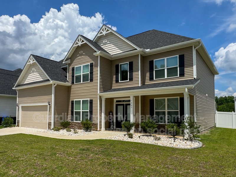 Stunning 5 Bed 4.5 Bath Fayetteville Home with Fenced Yard property image