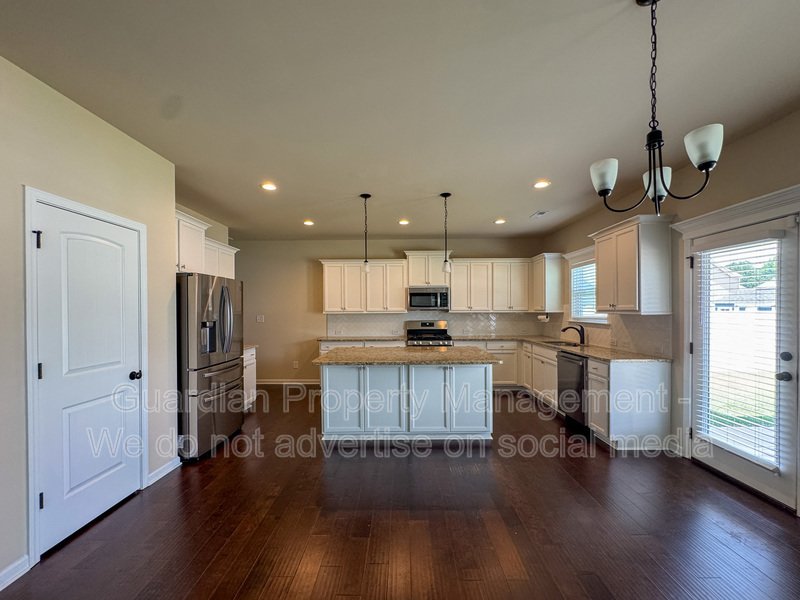 Stunning 5 Bed 4.5 Bath Fayetteville Home with Fenced Yard property image