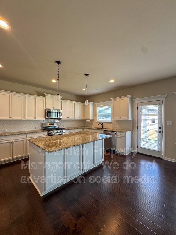 Stunning 5 Bed 4.5 Bath Fayetteville Home with Fenced Yard property image