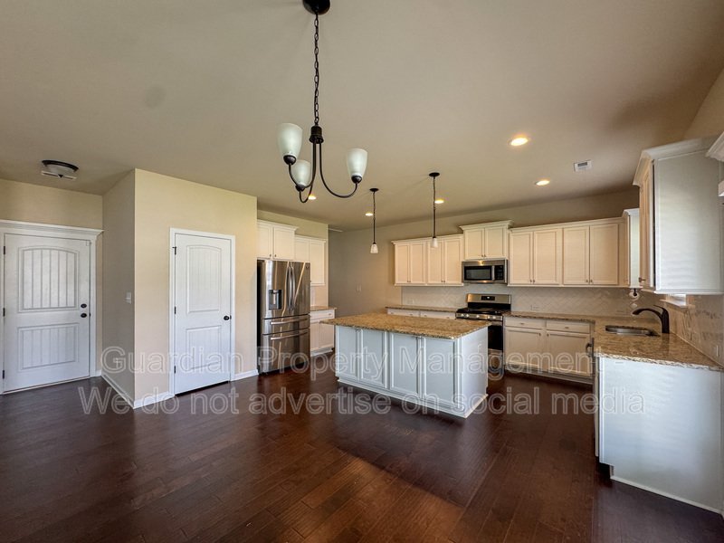 Stunning 5 Bed 4.5 Bath Fayetteville Home with Fenced Yard property image