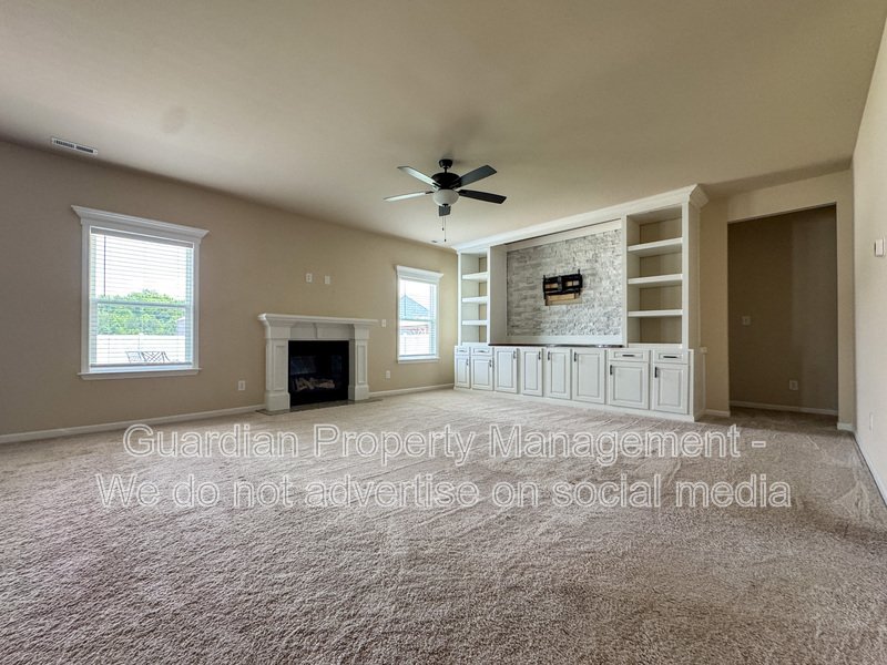 Stunning 5 Bed 4.5 Bath Fayetteville Home with Fenced Yard property image