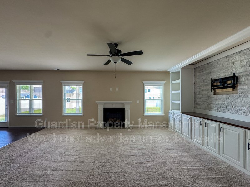 Stunning 5 Bed 4.5 Bath Fayetteville Home with Fenced Yard property image