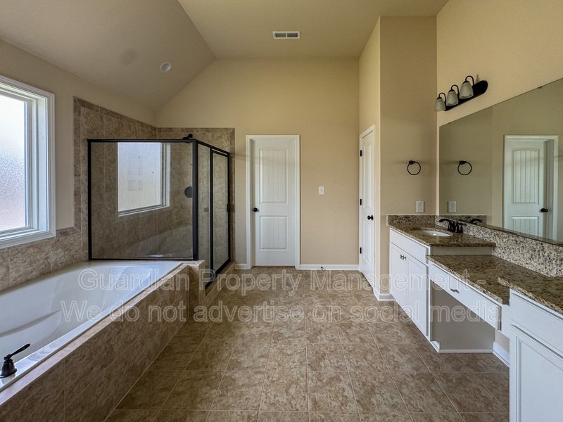 Stunning 5 Bed 4.5 Bath Fayetteville Home with Fenced Yard property image