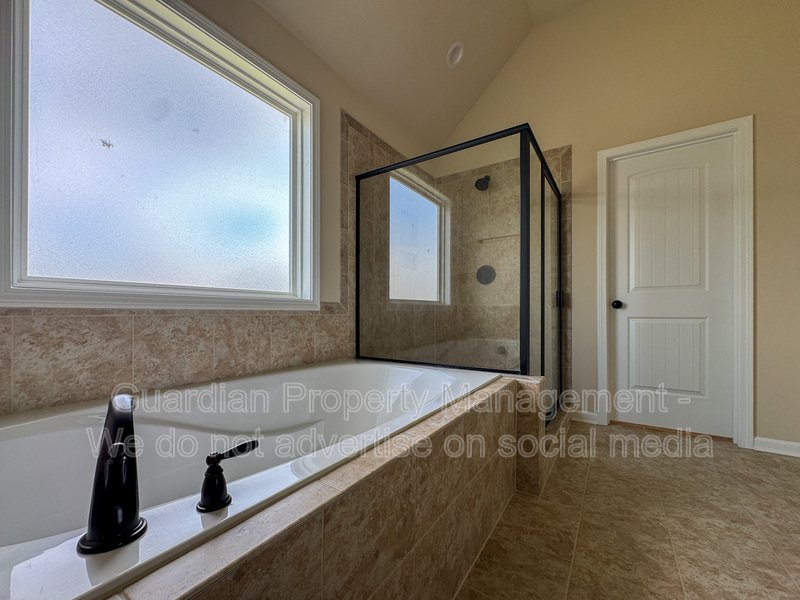 Stunning 5 Bed 4.5 Bath Fayetteville Home with Fenced Yard property image