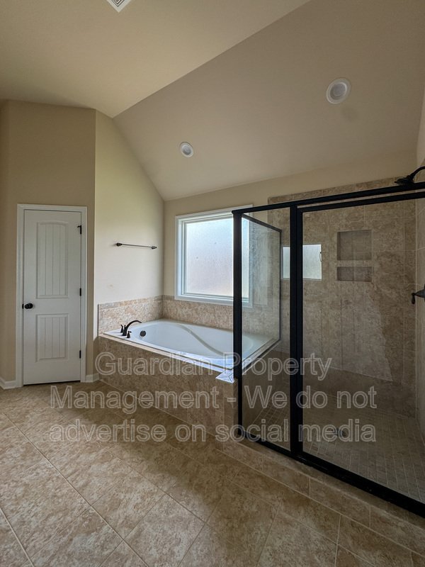 Stunning 5 Bed 4.5 Bath Fayetteville Home with Fenced Yard property image
