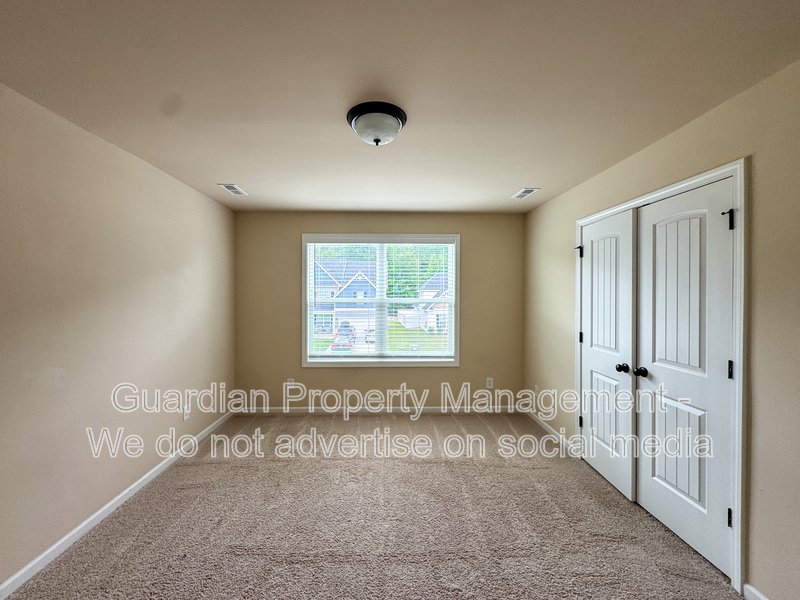 Stunning 5 Bed 4.5 Bath Fayetteville Home with Fenced Yard property image