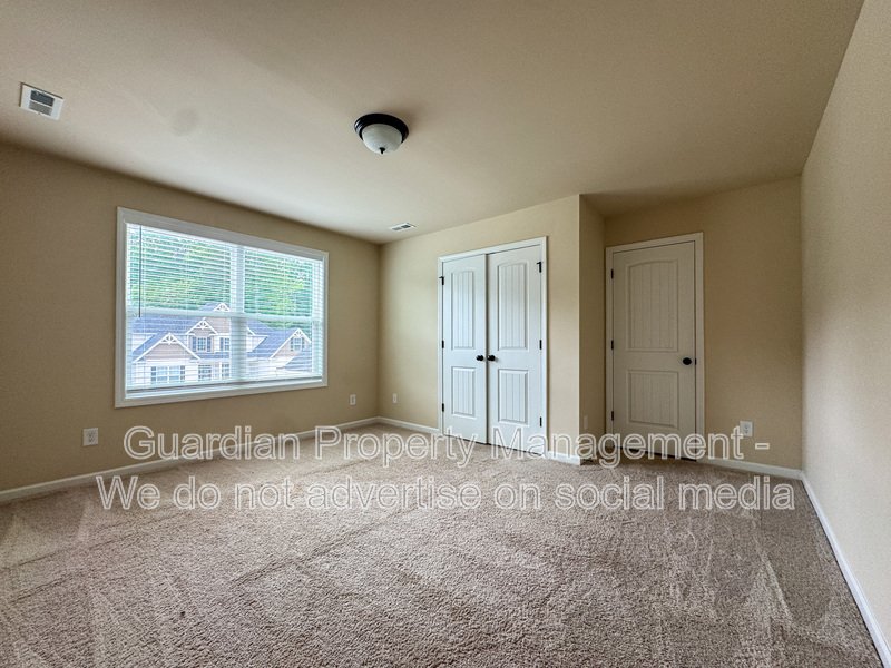 Stunning 5 Bed 4.5 Bath Fayetteville Home with Fenced Yard property image