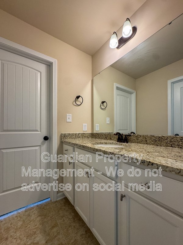 Stunning 5 Bed 4.5 Bath Fayetteville Home with Fenced Yard property image