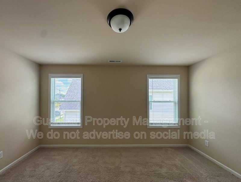 Stunning 5 Bed 4.5 Bath Fayetteville Home with Fenced Yard property image