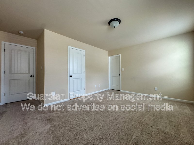 Stunning 5 Bed 4.5 Bath Fayetteville Home with Fenced Yard property image