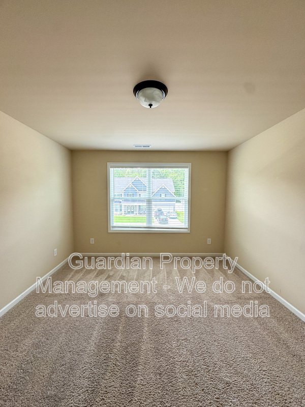 Stunning 5 Bed 4.5 Bath Fayetteville Home with Fenced Yard property image