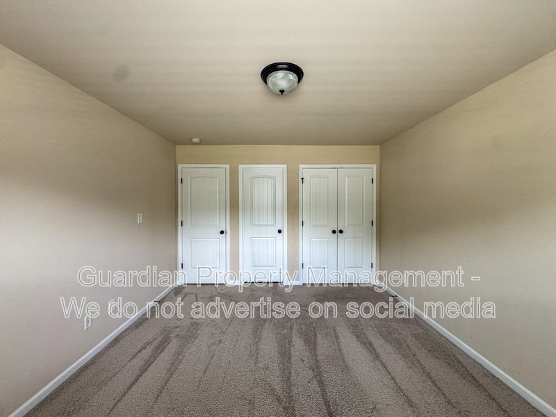 Stunning 5 Bed 4.5 Bath Fayetteville Home with Fenced Yard property image