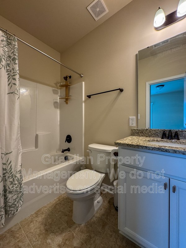 Stunning 5 Bed 4.5 Bath Fayetteville Home with Fenced Yard property image