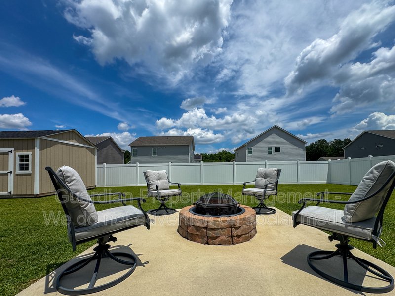 Stunning 5 Bed 4.5 Bath Fayetteville Home with Fenced Yard property image