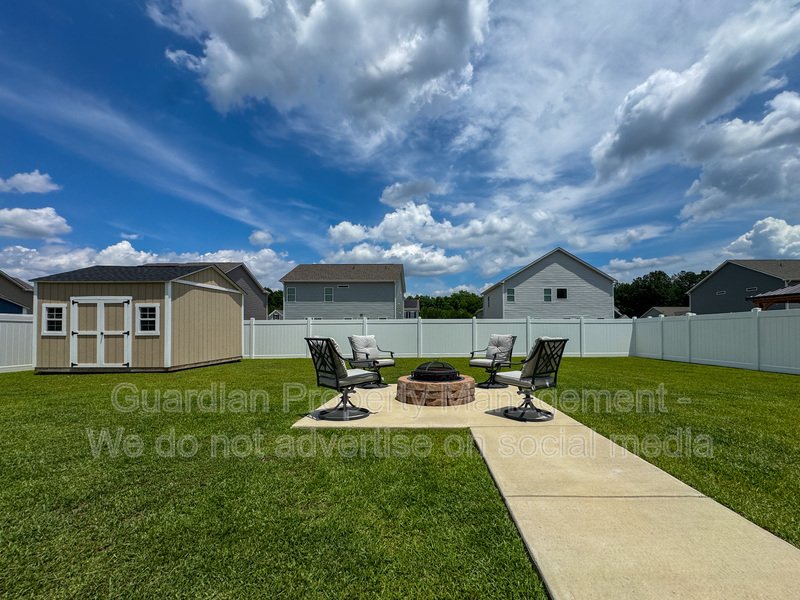 Stunning 5 Bed 4.5 Bath Fayetteville Home with Fenced Yard property image