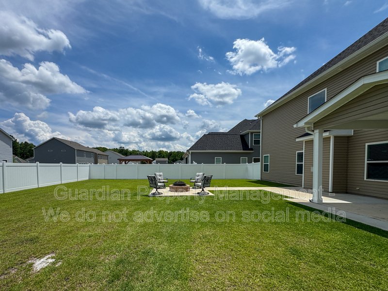Stunning 5 Bed 4.5 Bath Fayetteville Home with Fenced Yard property image