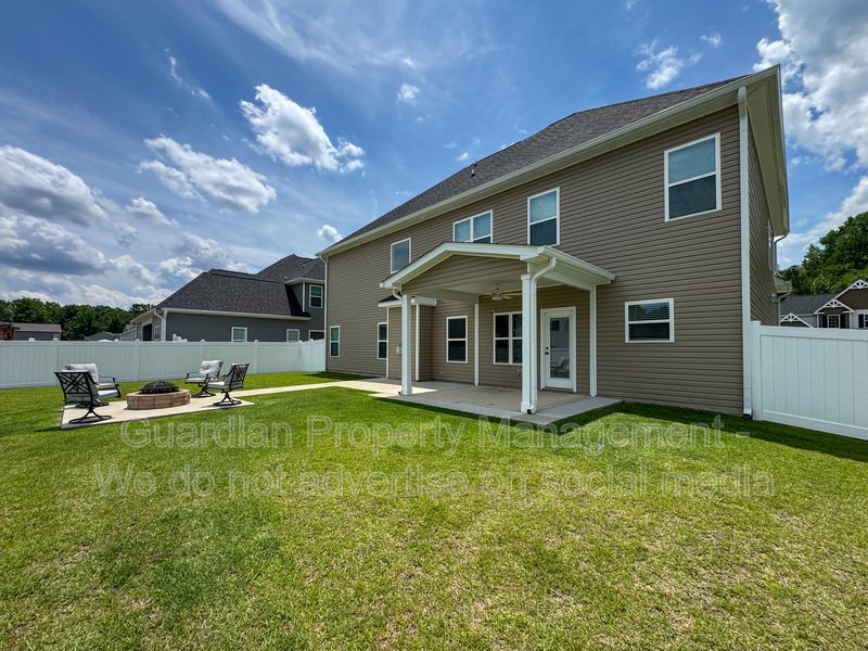 Stunning 5 Bed 4.5 Bath Fayetteville Home with Fenced Yard property image