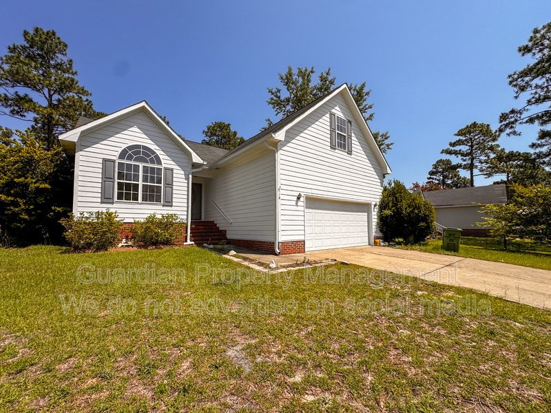 Charming 3 Bed 2 Bath Plus Bonus Room in Raeford property image