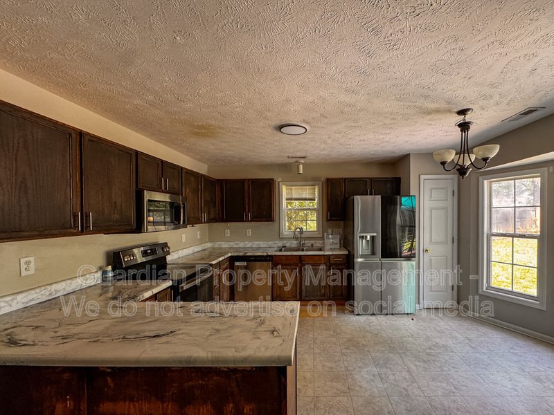 Charming 3 Bed 2 Bath Plus Bonus Room in Raeford property image