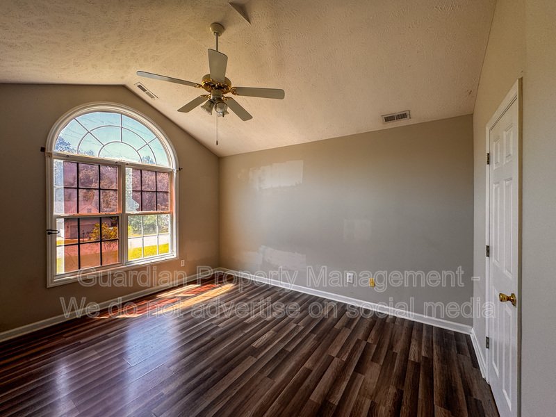 Charming 3 Bed 2 Bath Plus Bonus Room in Raeford property image