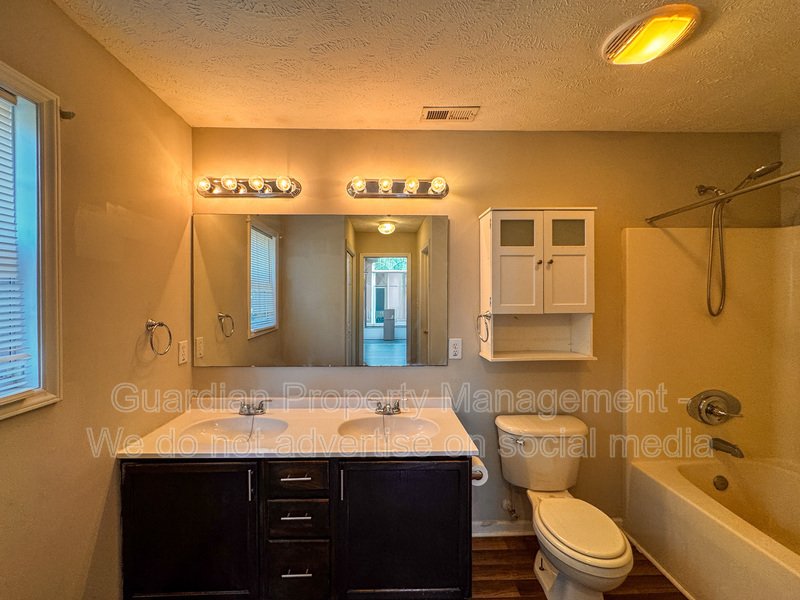 Charming 3 Bed 2 Bath Plus Bonus Room in Raeford property image