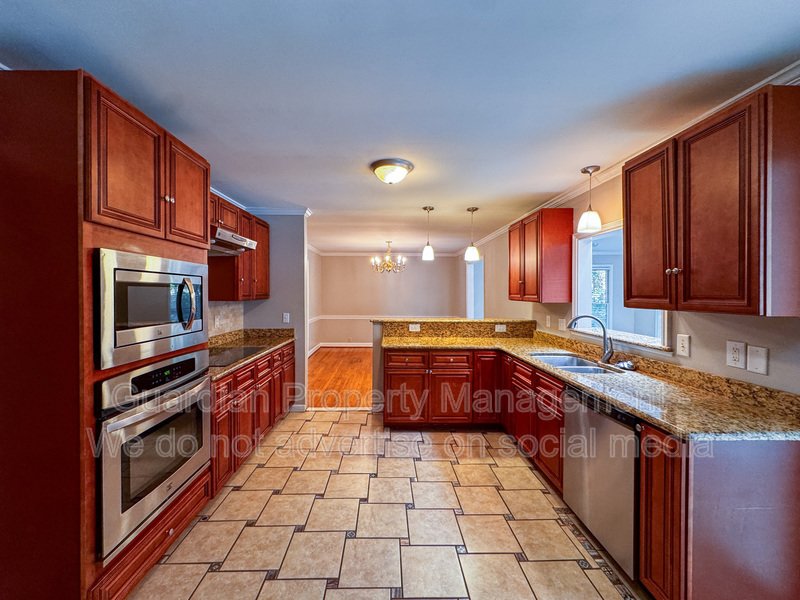 Beautiful Tri Level Home in Vanstory Hills property image