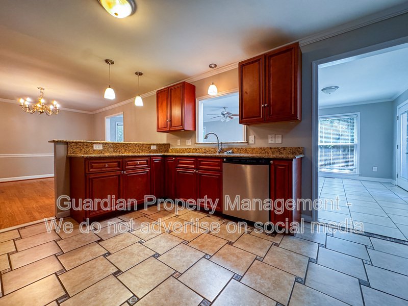 Beautiful Tri Level Home in Vanstory Hills property image