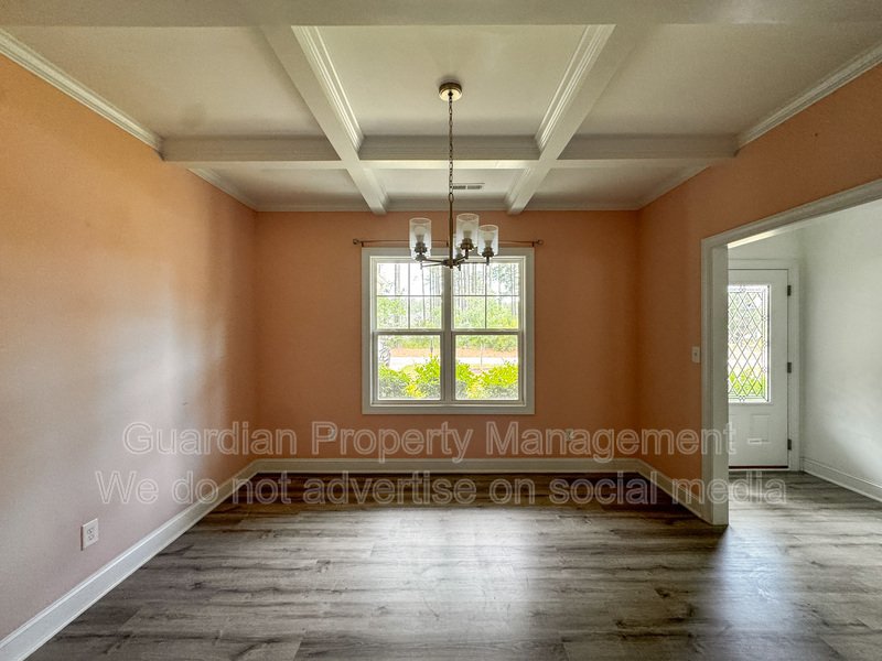 Gorgeous 4 Bed 3.5 Bath Executive Home with Community Amenities property image