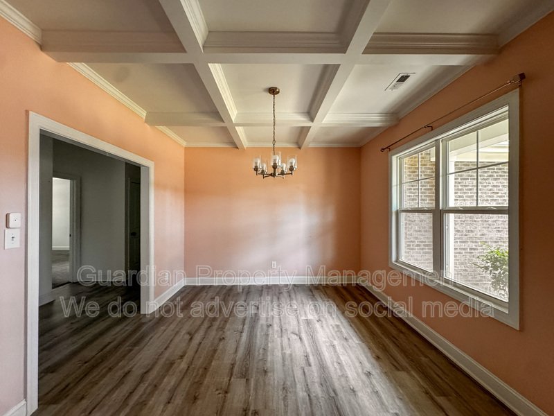 Gorgeous 4 Bed 3.5 Bath Executive Home with Community Amenities property image