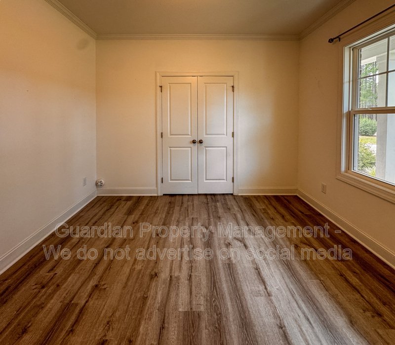 Gorgeous 4 Bed 3.5 Bath Executive Home with Community Amenities property image