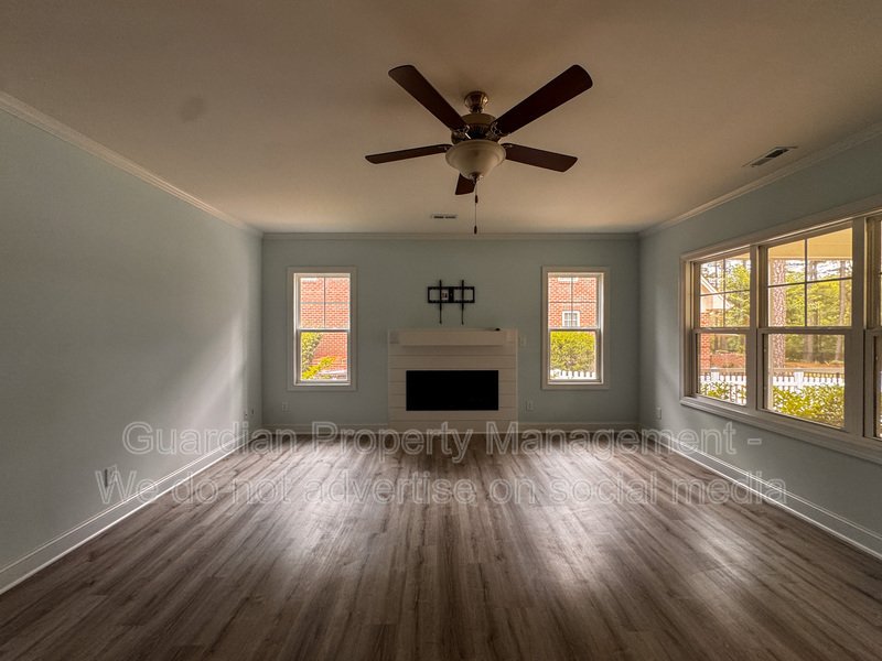 Gorgeous 4 Bed 3.5 Bath Executive Home with Community Amenities property image