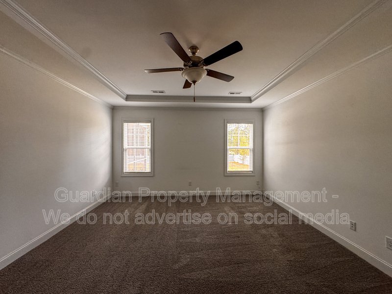 Gorgeous 4 Bed 3.5 Bath Executive Home with Community Amenities property image