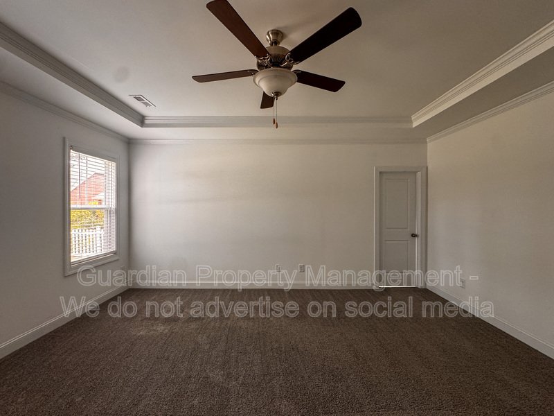 Gorgeous 4 Bed 3.5 Bath Executive Home with Community Amenities property image