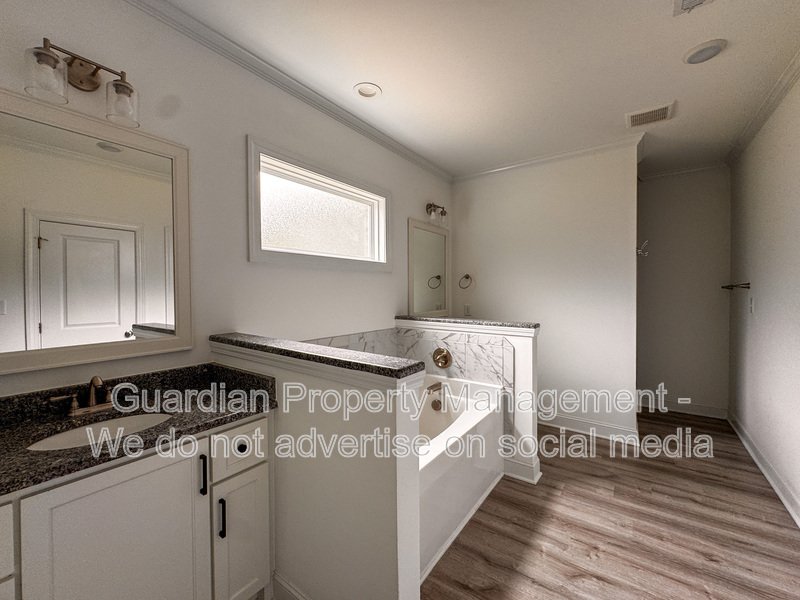 Gorgeous 4 Bed 3.5 Bath Executive Home with Community Amenities property image