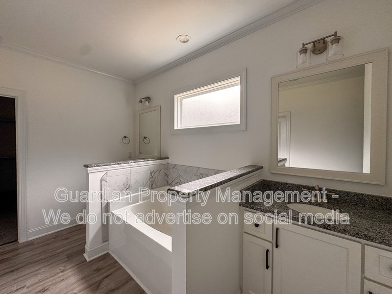 Gorgeous 4 Bed 3.5 Bath Executive Home with Community Amenities property image