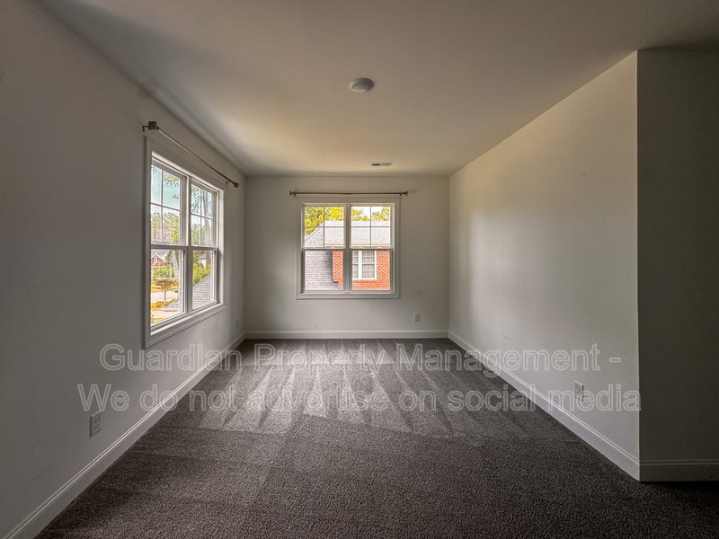 Gorgeous 4 Bed 3.5 Bath Executive Home with Community Amenities property image
