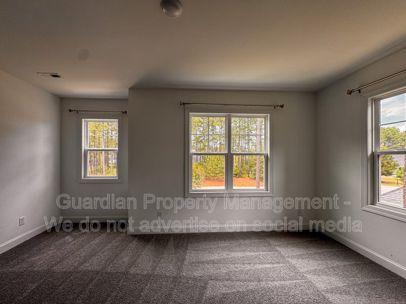 Gorgeous 4 Bed 3.5 Bath Executive Home with Community Amenities property image