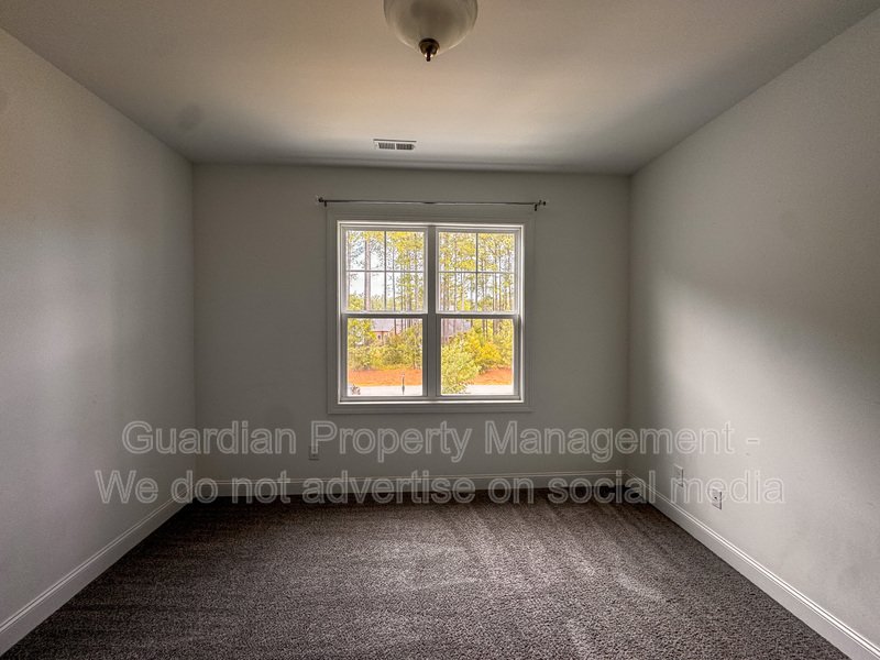 Gorgeous 4 Bed 3.5 Bath Executive Home with Community Amenities property image