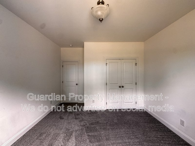 Gorgeous 4 Bed 3.5 Bath Executive Home with Community Amenities property image