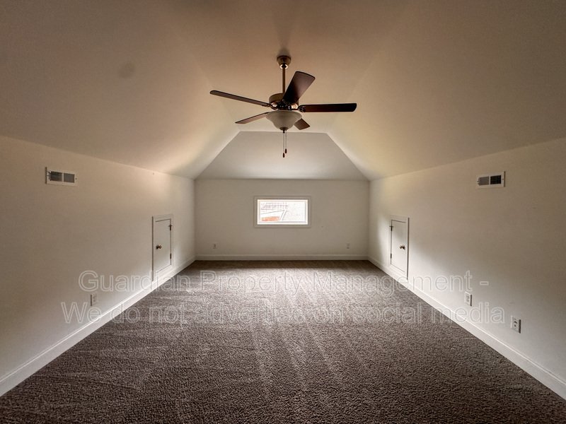 Gorgeous 4 Bed 3.5 Bath Executive Home with Community Amenities property image