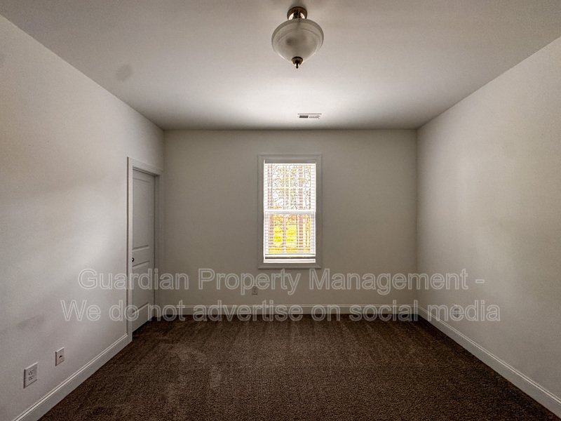 Gorgeous 4 Bed 3.5 Bath Executive Home with Community Amenities property image